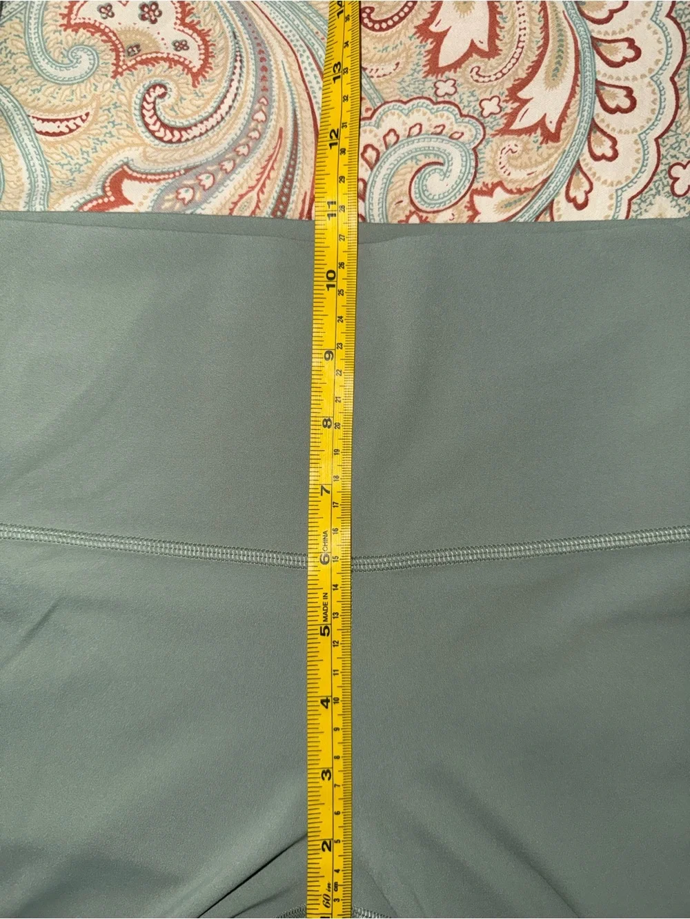 Lululemon crop leggings size 6/L 25